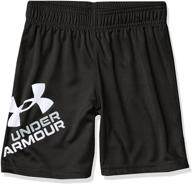 активная одежда для мальчика: шорты under armour pitch gray для повышения производительности. логотип