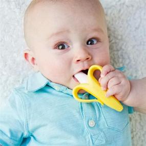 img 1 attached to 🍌 Детская зубная щетка Baby Banana, изготовленная в США, желтого цвета для младенцев - легко держать, образует ощущение прикорма для тренировки гигиены полости рта, снимает боль в деснах - размеры: 4,33 "x 0,39" x 7,87