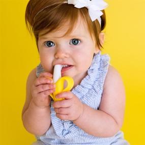img 2 attached to 🍌 Детская зубная щетка Baby Banana, изготовленная в США, желтого цвета для младенцев - легко держать, образует ощущение прикорма для тренировки гигиены полости рта, снимает боль в деснах - размеры: 4,33 "x 0,39" x 7,87