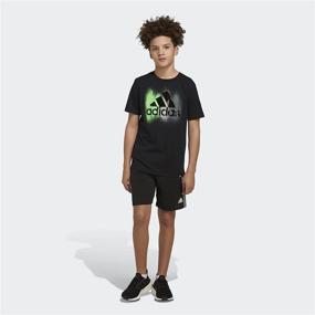 img 2 attached to 👕 Футболка adidas для мальчиков с короткими рукавами и рисунком на груди