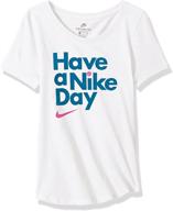 👚 nike спортивная футболка для девочек "have a nike day": стильная и спортивная одежда для активных девочек логотип