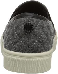 img 2 attached to Сникерсы Steve Madden Jecntrcq Slip-On: идеальная обувь для маленьких и больших детей-типографов.