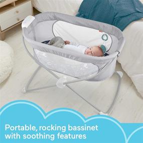 img 2 attached to Качающаяся кроватка Fisher-Price Soothing View Vibe Bassinet – Лесной лунный свет, портативная детская люлька с успокаивающими вибрациями и музыкой (эксклюзив от Amazon)