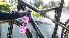 img 2 attached to Muc Off Waterless Wash 750ml – High-Performance No Rinse Bike Cleaning Spray for All Types of Bicycles, Offering Cleaning and Polishing in One