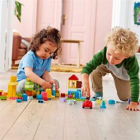 img 2 attached to 🧱 Набор кубиков LEGO DUPLO Classic Deluxe Brick Box 10914 - образовательная игрушка для детей от 18 месяцев и старше - включает коробку для хранения - 85 деталей.