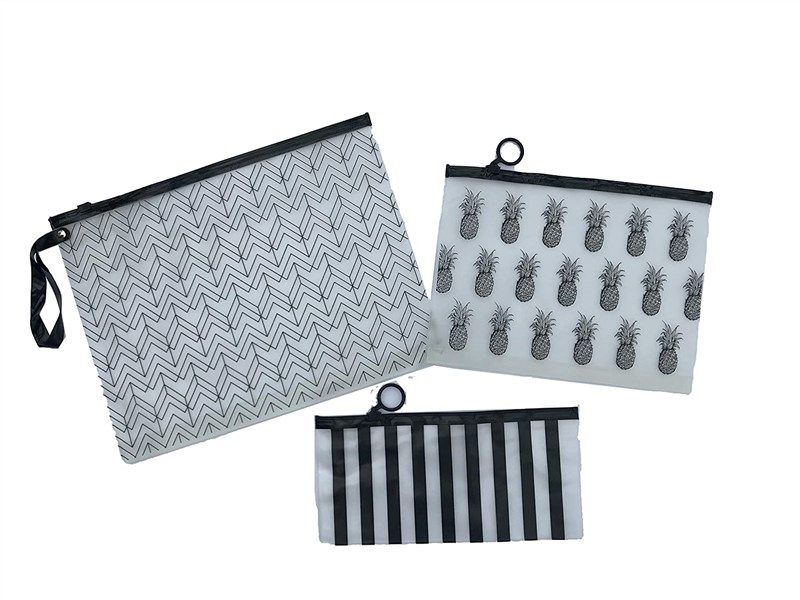 multi use transparent cosmetic zippered organizer 로고