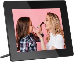 img 4 attached to 🐉 Цифровая фоторамка с Wi-Fi Dragon Touch 8 дюймов с IPS сенсорным экраном HD-дисплея, 16 ГБ памяти, возможностью обмена фотографиями через приложение, электронную почту, облачное хранилище, поддержка USB-накопителей и SD-карт - Classic 8