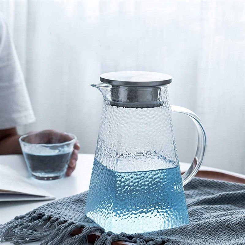 Borosilicate Glass Pitcher with Lid and Spout - 68 Ounces Cold and Hot  Water Carafe with Unique Diamond Pattern, Beverage Pitcher for Homemade  Iced Tea and Juice. 