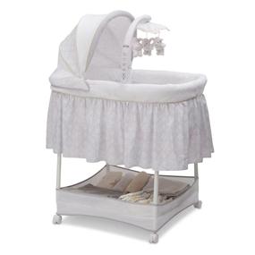 img 4 attached to 🐤 Кроватка Simmons Kids Gliding Bedside Bassinet - Портативная кроватка с подвижной трубой, вращающимися игрушками, вибрацией, ночником и музыкой - Павлин - Улучшенный SEO