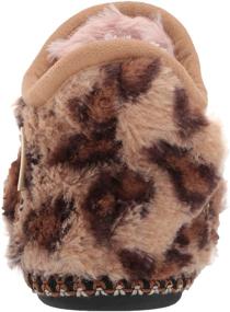 img 2 attached to 🐆 Stylish and Cozy: Dearfoams Unisex Charlotte Slipper Leopard Boys' Shoes for Unbeatable Comfort