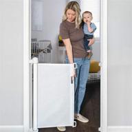 🚸 retractable baby gate от yoofor: дополнительно широкие, высотой 33 дюйма, расширяемые сетчатые ворота безопасности на 55 дюймов для детей, домашних животных, лестниц, использование внутри и снаружи (белый) логотип