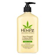 лосьон для увлажнения кожи hempz sweet pineapple & honey melon: натуральный травяной увлажняющий лосьон для тела с семенами конопли, жожоба, натуральными экстрактами, витамином а и е, 17 жидк. унц. логотип