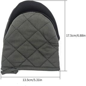 img 3 attached to Короткие силиконовые кухонные рукавицы - термостойкие мини-перчатки для кухни до 500 градусов, с противоскользящими поверхностями и петлей для подвешивания - для выпечки, гриля, барбекю, микроволновой печи - можно стирать в стиральной машине (серый, 1 пара)