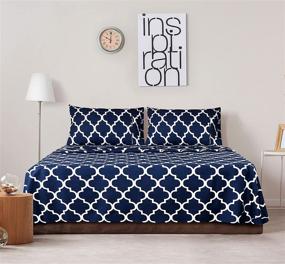 img 3 attached to 🛏️ Постельное белье Utopia Bedding Navy Quatrefoil Queen - мягкий микрофайбер с мягкой щеткой - 1 простынь на резинке, 1 простынь, и 2 наволочки - устойчив к усадке и выцветанию