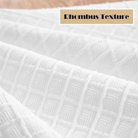 img 2 attached to 🎄 EDLDECCO 24-дюймовая узкая плиссированная ёлочная юбка: белая ромбовидная текстура, искусственный мех по краям, двойные слои - новогоднее украшение!