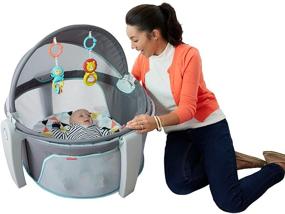 img 2 attached to 👶 Fisher-Price Детская Купол-переноска: Компактная, портативная и стильная в сером/синем/желтом/белом цветах