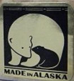 img 1 attached to Набор мисок "Alaskan Wilderness Wildlife Collage" с ручкой, украшенной гравюрой.