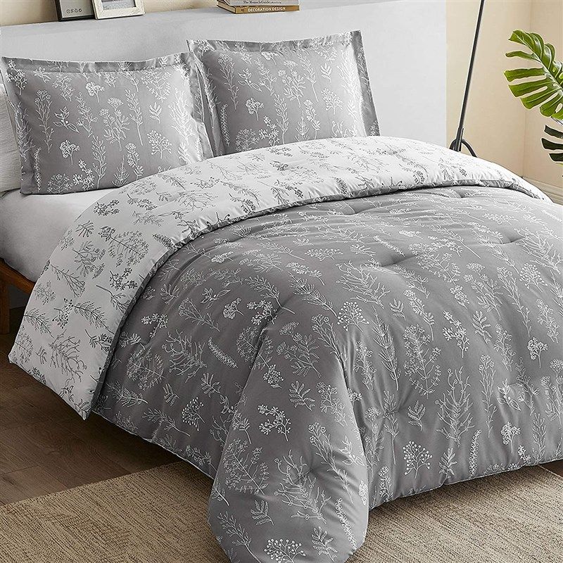This Bedsure Quilted Bed Set Is Ideal for Summer and Fall Weather