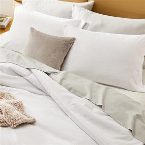 img 1 attached to Высококачественный набор постельного белья Bedsure в полоску, белого цвета, для кровати размера Queen - 🛏️ В наборе 3 предмета для кровати размера Queen, включая 1 одеяло и 2 наволочки