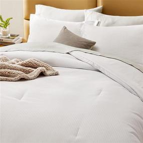img 2 attached to Высококачественный набор постельного белья Bedsure в полоску, белого цвета, для кровати размера Queen - 🛏️ В наборе 3 предмета для кровати размера Queen, включая 1 одеяло и 2 наволочки