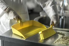 img 2 attached to 🧹 Vikan 56606 Yellow Dust Pan, Polypropylene, 13-25/64": Reliable Cleaning Essential in Vibrant Yellow