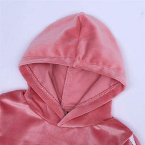 img 2 attached to 👕 Стильный и уютный велюровый костюм с капюшоном для мальчиков для одежды и активного отдыха.