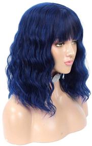 img 1 attached to 🔵 Парики Lizzy Hair Navy Blue: естественно выглядящий кудрявый короткий боб с воздушными челками - парик из синтетических волос, устойчивых к нагреву длиной 14 дюймов для женщин - идеально подходит для вечеринок и косплея (цвет: смешанный синий и черный)