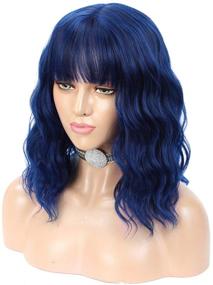 img 2 attached to 🔵 Парики Lizzy Hair Navy Blue: естественно выглядящий кудрявый короткий боб с воздушными челками - парик из синтетических волос, устойчивых к нагреву длиной 14 дюймов для женщин - идеально подходит для вечеринок и косплея (цвет: смешанный синий и черный)