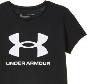 img 1 attached to 👕 Спортивная футболка Under Armour Sportstyle с коротким рукавом - идеальная одежда для активного образа жизни мальчиков.