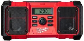 img 2 attached to 📻 Радио Milwaukee 2890-20 M18 для строительных площадок: 18V двойная химия, амортизирующие наконечники, зарядка смартфонов USB 2.1A, 3.5 мм аудиовход.