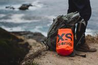 xsories stuffler waterproof adjustable shoulder sports & fitness логотип