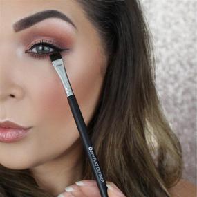 img 1 attached to 🖌️ Pro Small Flat Definer: Precision Eyeliner and Eyebrow Concealer Brush