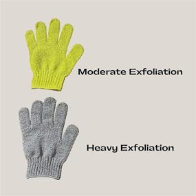 img 1 attached to Полотенца для ванны с гоммажем "Smooth Exfoliating Bath Gloves": 2 пары для эффективного скрабирования тела, умеренный и интенсивный пилинг, перчатки для женщин и мужчин с петелькой для подвешивания и сумкой для хранения.