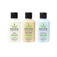 🌿 hempz оригинальный крем, сладкий ананас и медовая дыня, и путешественнический набор влагоудерживающих средств «тройное увлажнение» маленького размера: набор из 3-х увлажняющих лосьонов на основе чистого, натурального и травяного семени конопли для сухости кожи - 3 штуки по 2,25 унции каждая логотип