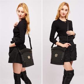 img 3 attached to 👜 Chic and Practical: Pockets Crossbody Signature Women's Handbags & Wallets - Lightweight and Stylish!