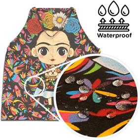 img 2 attached to Водонепроницаемый фартук в мексиканском стиле: яркий Frida-комикс, фигуры отоми, 58смх68см, 100% хлопок с карманом.