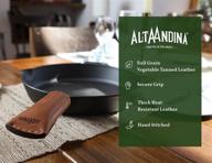 накладка на ручку сковороды alta andina из кожи – ручная строчка, овощного крашенного кожаного держателя для чугунных сковород и посуд (коричневый – кафе), идеально подходит для защиты от горячей ручки. логотип