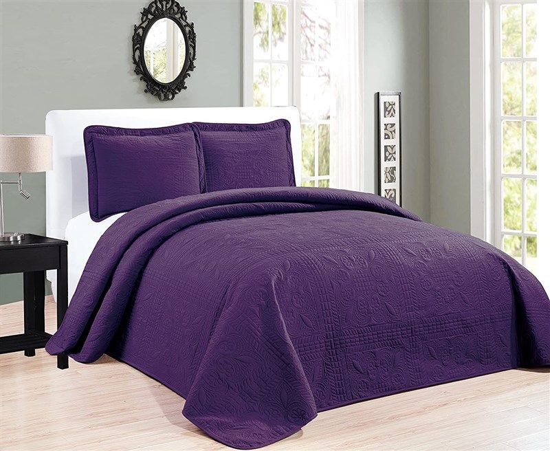 collection oversize luxurious embossed bedspread 标志