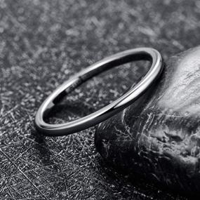img 3 attached to 💍 Кольца из тунгстена Cloyo 2мм серебристо-черно-синие: классические обручальные кольца для мужчин и женщин с комфортной посадкой размером 6-12, можно носить друг на друга.