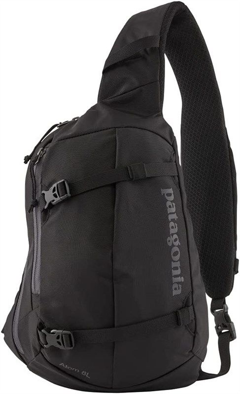 Logotipo de mochila patagonia atom sling negro