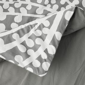 img 1 attached to 🏙️ Набор одеяла из серой хлопковой ткани с современным городским видом и ветвями - размер полный/королевский.