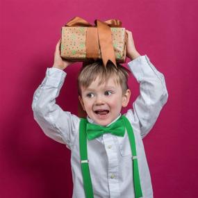 img 1 attached to 🎄 Стильный и регулируемый набор для детей "Рождественские подтяжки и галстук" из 4 предметов, красного и зелёного цвета, идеальный приятный сувенир на праздник.