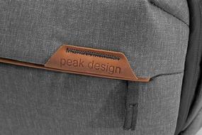 img 2 attached to Рюкзак "Peak Design Everyday Sling 10L" в цвете Ash: универсальная сумка для ношения через плечо (BEDS-10-AS-2)