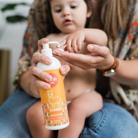 img 2 attached to 👶 Wink Naturals Детское молочко для тела Лама - Нежный уход за кожей для увлажнения и смягчения сухой кожи у младенцев, детей и взрослых - Без парабенов, без химикатов, без красителей, без ароматизаторов (14 унций)