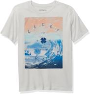 👕 lucky brand рубашка с графическим принтом для мальчиков: стильная футболка на короткий рукав для крутых детей логотип