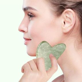 img 3 attached to 🌿 Набор Ysrisny Jade Roller и Gua Sha: Натуральный нефрит для борьбы с признаками старения, отечностью глаз и ухода за кожей.