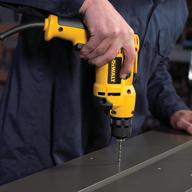 🔌 улучшенная мощность и контроль: дрель dewalt dwd112 с пистолетной рукояткой и безключевым хвостовиком из металла. логотип