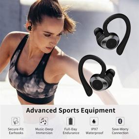 img 3 attached to 🎧 Беспроводные наушники dyplay Sports True - Водонепроницаемые IPX7, звук TWS стерео, Bluetooth 5.0 наушники с чехлом для зарядки и микрофоном - Спортивные наушники с 40-часовым временем воспроизведения для бега, тренировок в зале, фитнеса, упражнений