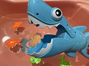 img 2 attached to 🦈 INvench Shark Grabber Baby Bath Toys - 2021 улучшенный синий акула с действием укусывания зубов + 4 игрушечные рыбки - идеально для мальчиков, девочек и малышей