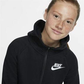 img 1 attached to Активная детская одежда для девочек - 👧 толстовка Nike для девочек в черно-белом цвете.